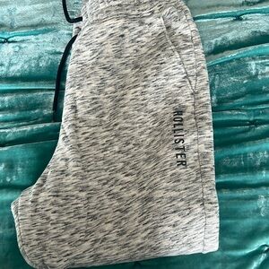 Hollister joggers like new